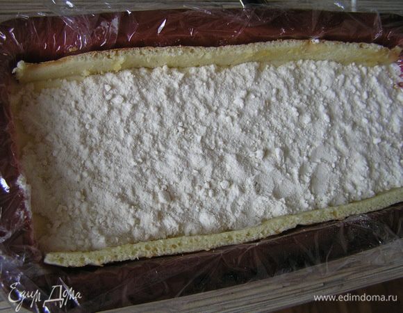 Посыпать карамельной пылью.
