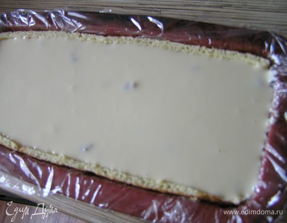 Залить оставшимся кремом.
