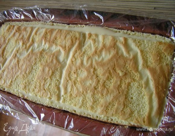 Накрыть оставшейся 1/3 бисквита, слекга вдавить. Убрать в холодильник до полного застывания (лучше на ночь).
