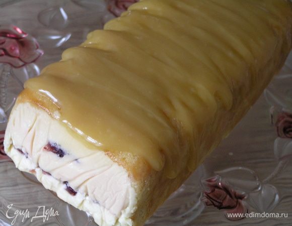 полить карамельной глазурью,
