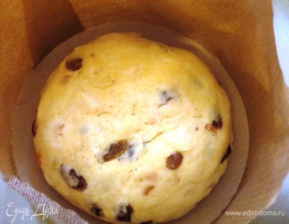 Добавить изюм , цукаты и снова вымесить тесто.Сформириовать шар и поместить в форму с пергаментом.Оставить на 2-3 часа.