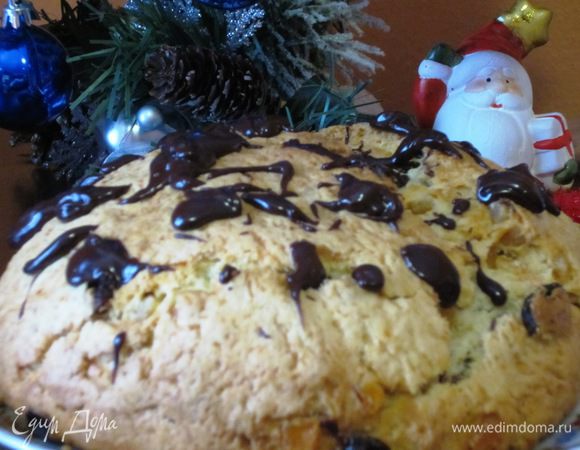 Остывший кекс полить шоколадом или посыпать сахарной пудрой.