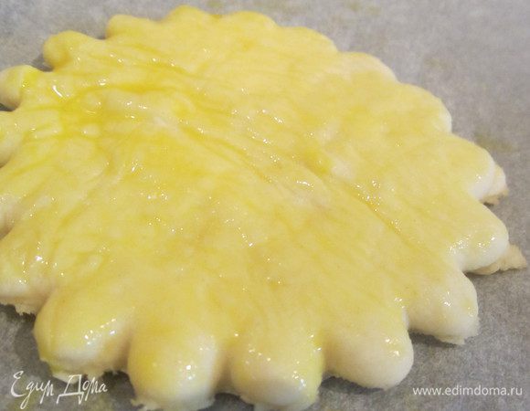 Смазать наше солнышко яйцом.