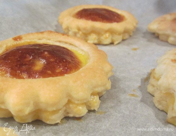 Готовые волованы слегка остудить.