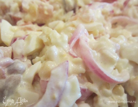 Заправьте майонезом.