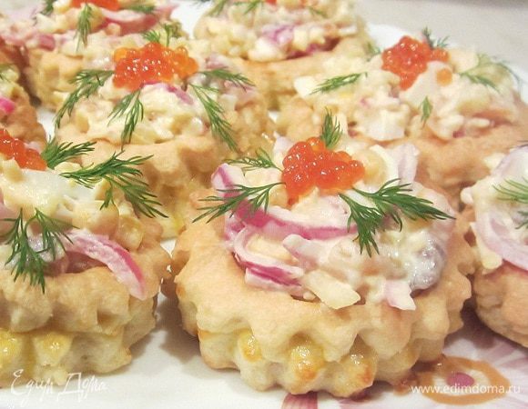 И начиняйте волованы, украсить можно красной икрой и зеленью. Ну очень вкусно!!!