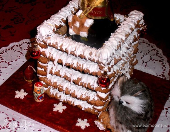 Украшаем нашу композицию зверюшками в тему и снежинками.Из сломанных печенек получилась скамеечка для филина (или куколки,если у Вас девочка)!