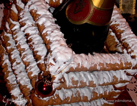 Вид сзади...Везде должно быть украшено одинаково,чтобы красиво было со всех сторон!