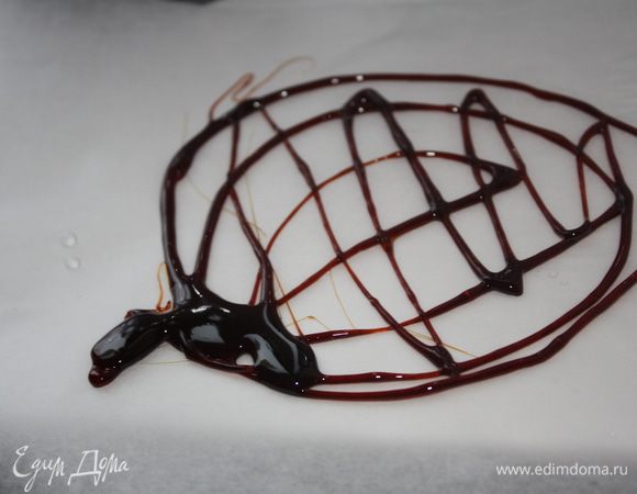 Я еще на пергаменте экспромтом нарисовала вот такой листик.очень быстро сохнет))