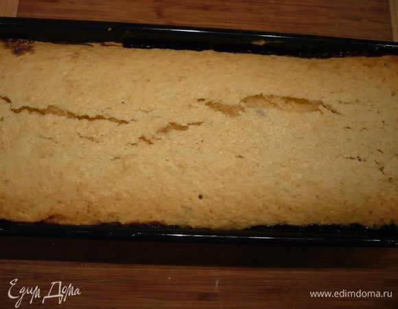 Даем немного остыть и переворачиваем на блюдо. 