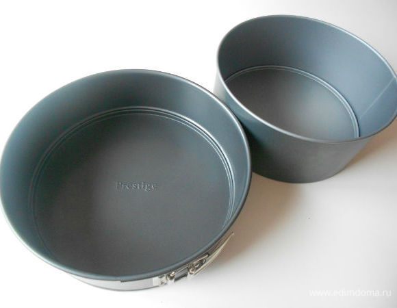 Я долго выбирала форму: широкую, но низкую или поменьше, но высокую...Остановилась на меньшей — 20 см в диаметре.