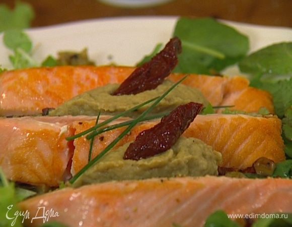 Украсить шнитт-луком и оставшимися вялеными помидорами.