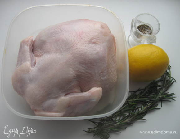Вымыть курицу и протереть кухонным полотенцем.