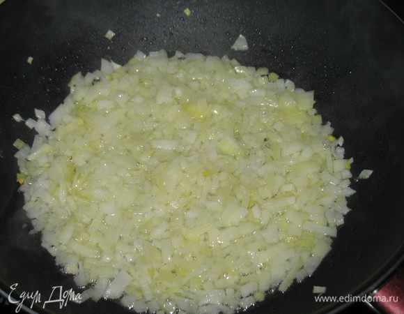 Обжарить лук