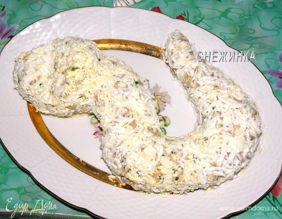 Выравниваем поверхность змеи с помощью натёртого варёного яйца.