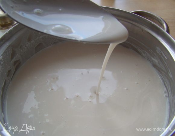 ///Вот так выглядит пахта - консистенция и цвет густого топленого молока Отдельно в миске перемешиваем пахту с лимонным соком, вливаем в молоко. Всё!