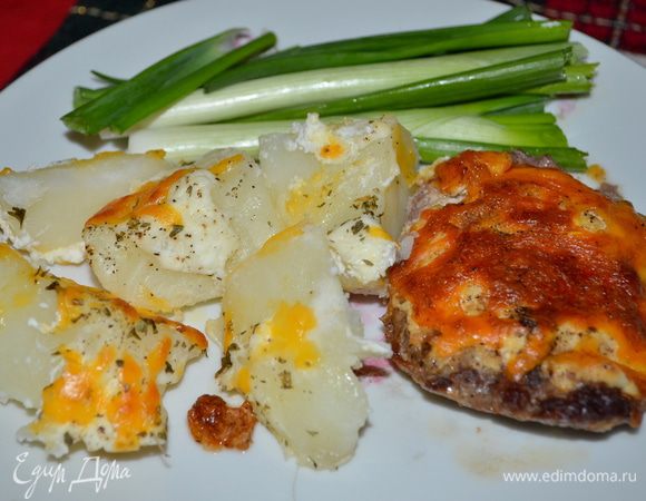 Готовые блюда подаем на стол, полив сливочным маслом, украсив зеленью. Приятного аппетита!!!