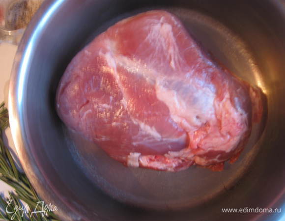 Мясо ополоснуть, просушить полотенцем.