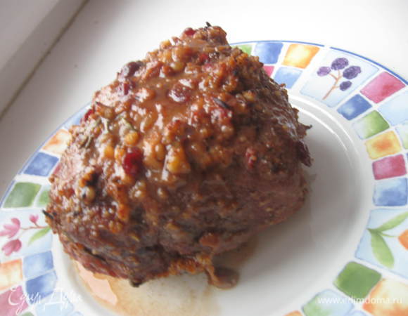 Вынуть мясо и чеснок, дать остыть немного.