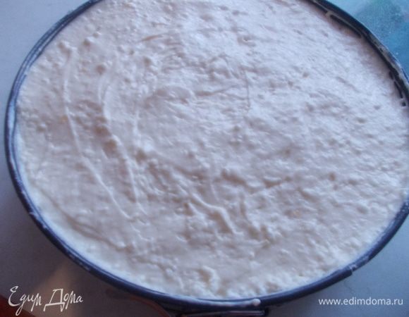 Выкладываем сверху суфле и ставим в холодильник на час - полтора.