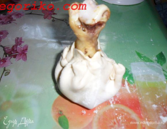 и заворачиваем, скрепляя пищевой проволокой.