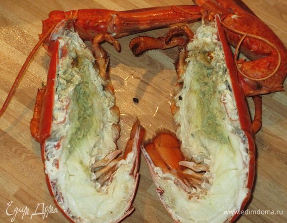 С помощью острых ножниц или ножа разрезать вдоль пополам.