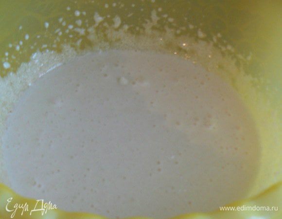 Отдельно взбить яйцо с сахаром