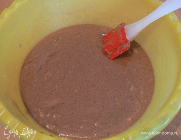 добавить мучную смесь, хорошо перемешать