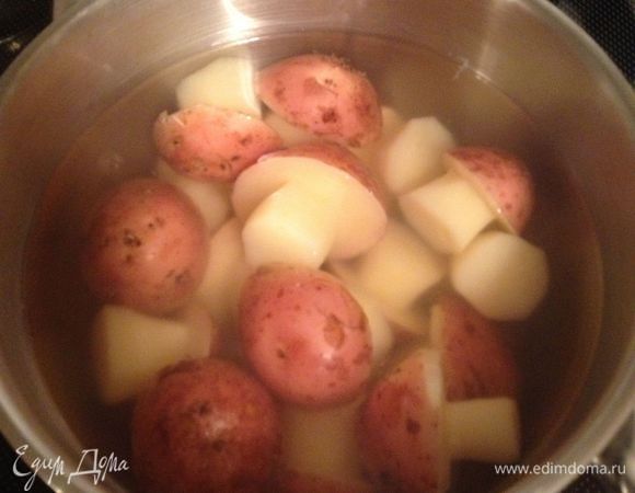 отварить в подсоленной воде почти до готовности, главное - не переварить, могут шляпки отвалиться)