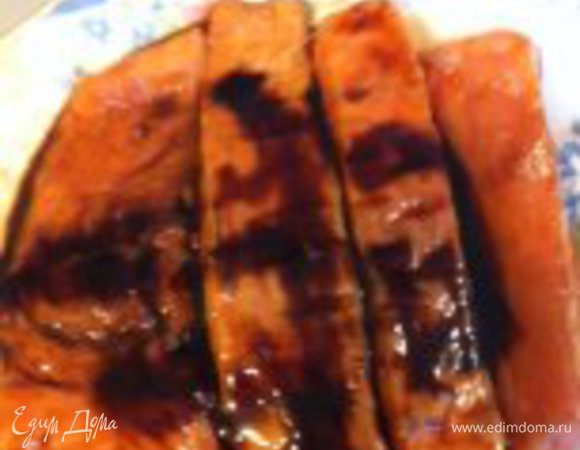 Замариновать лосось в маринаде примерно на полчаса. 