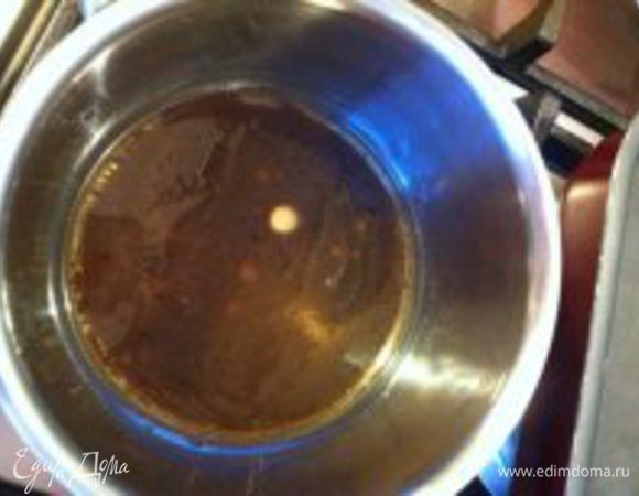 Оставшийся маринад довести в кастрюльке до кипения и снять с огня. 