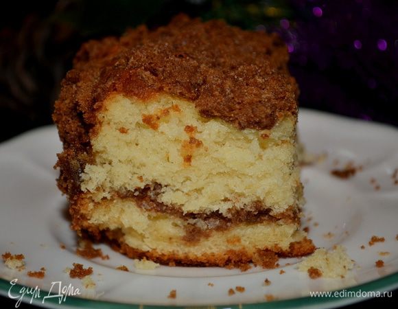 Вылить половину теста в приготовленную форму,выложить поверх 1 стакан штрейзеля, разровнять. Закрыть второй половиной теста. Сверху выложить весь оставшийся штрейзель. Поставить в разогретую духовку на 55-65 мин.
Проверяем центр зубочисткой. Готовый кекс достаем из духовки, дадим остыть. Разрезаем на  порции. Приятного аппетита!!!