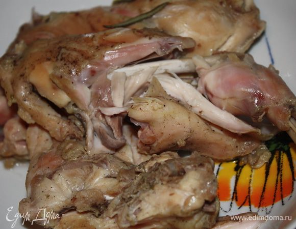 Мясо должно очень легко отделяться от кости. Боже,какой запах стоял дома!!