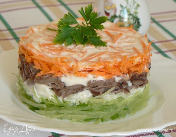 слои смазываем майонезом. Подсаливаем, приятного аппетита!