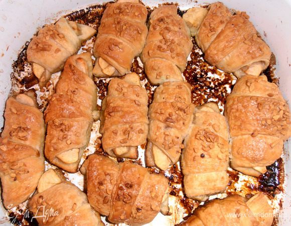 Снова на 10 минут без лимонада,затем поливаем на дно немного и выпекаем ещё 15-20 минут.