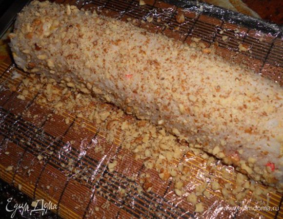 Обсыпать орехами.