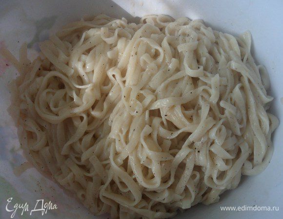 Отварить пасту, как указано на упаковке.