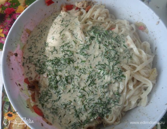 Влить соус. Перемешать.