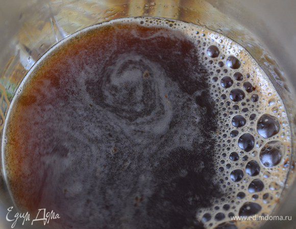 Добавить горячую воду и 4 ст.л. холодной воды.