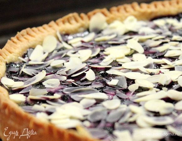 Мои комментарии: "финский" - потому что в его составе много молочных продуктов - масла, сметаны, творога, которыми знаменита Финляндия... К тому же у него очень приятное сливочное послевкусие. Миндальные хлопья можно опустить или заменить на мелко порубленные орехи... Делается очень легко и просто!!! Играючи:)... Перед самым приходом гостей или на завтрак ленивого выходного очень актуально!... Ну не всегда же творить шедевры))...