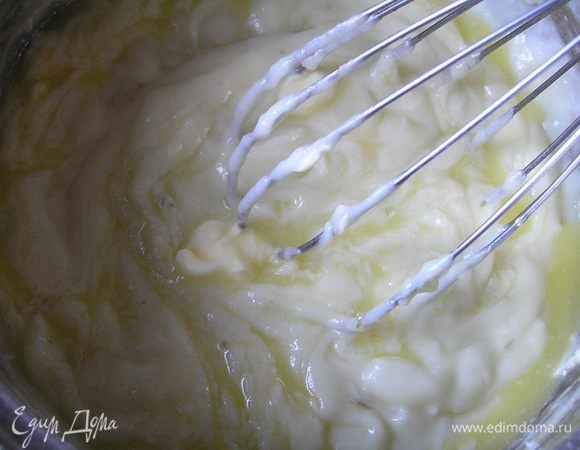 немного остудить и добавить сливочное масло, хорошо перемешать. 