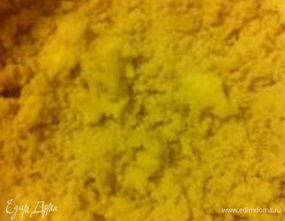 Растереть в крошку холодное сливочное масло с мукой