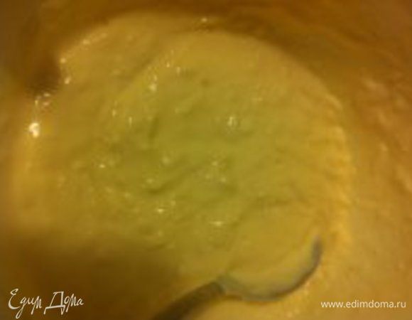 Добавить тертый сыр к смеси рикотты, яиц и сливок