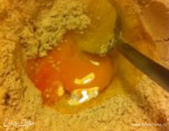 В мучную смесь добавить 1 яйцо...