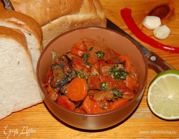 Ну вот! Наша рыбка готова! Выкладываем её на блюдо, заправляем приготовленным соусом.

Приятного аппетита!:)
