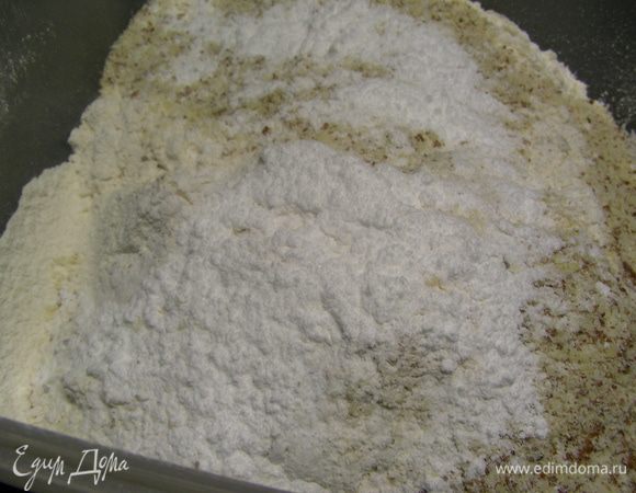 В отдельной миске смешиваем сухие ингредиенты.
