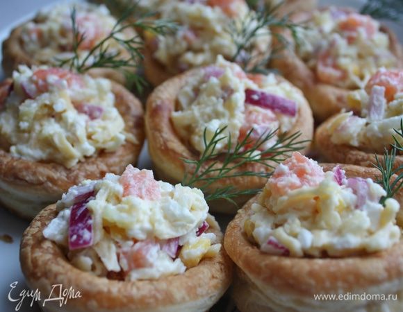 А также я вчера делала волованы с салатом по рецепту Нины,оччень нежные вкусные)) Всем советую!!!! Этот салат я повторю еще не раз!!! Вот рецептик http://www.edimdoma.ru/retsepty/50007-zakusochnye-volovany-s-forelyu-i-marinovannym-krasnym-lukom-na-sedmom-nebe