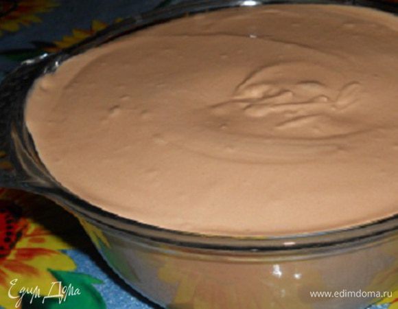 Добавить курагу к мороженому и перемешать. Остудить.