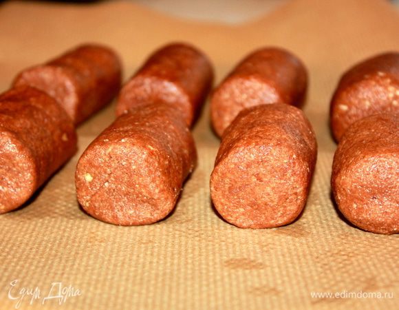 Вылепите 15 пирожных (может быть меньше, в зависимости от размера), отправьте их в морозилку (чтобы потом глазурь быстрее застывала). 