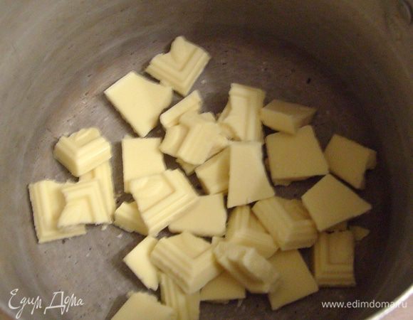 Растопить шоколад на водяной бане.